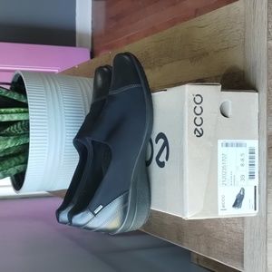 NEW IN BOX ECCO women's soft wedge GTX slip on shoes